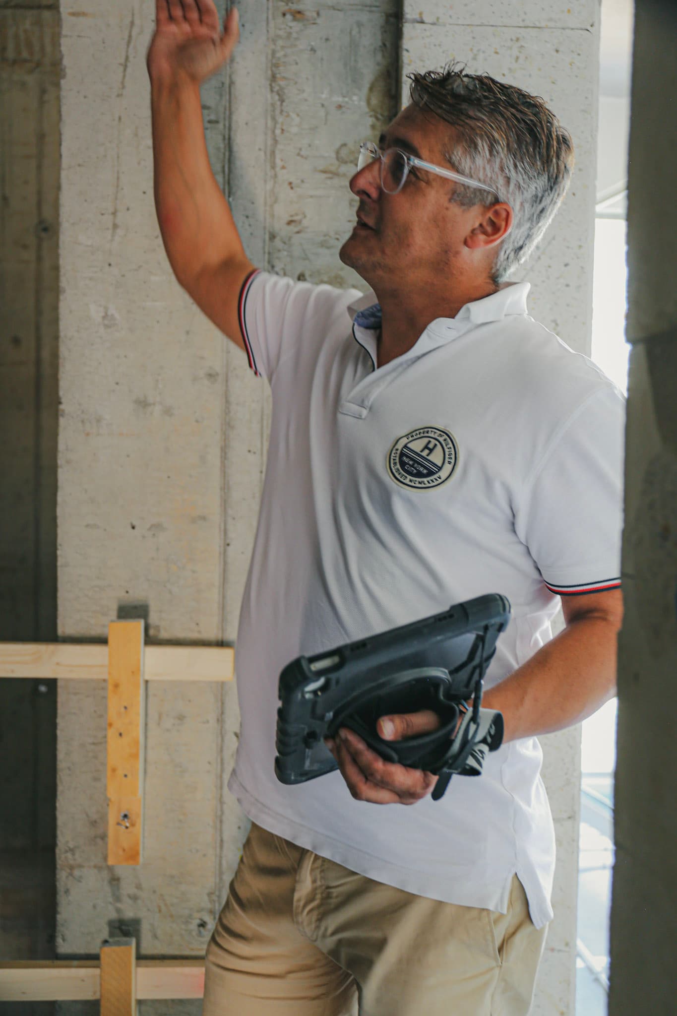 Miguel auf der Baustelle